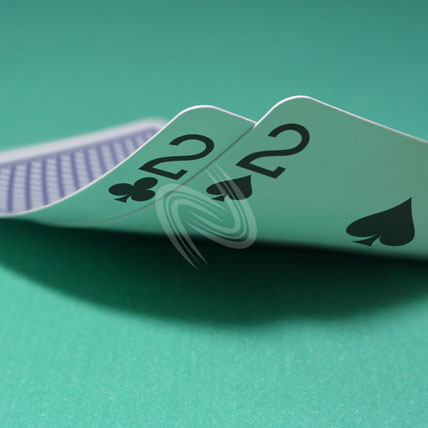 eLTX z[f |[J[ X^[eBO nh ʐ^E摜:u2c2sv[](p) / Texas Hold'em Poker Starting Hands Photo, Image:2c2s[Medium](for Commercial)
